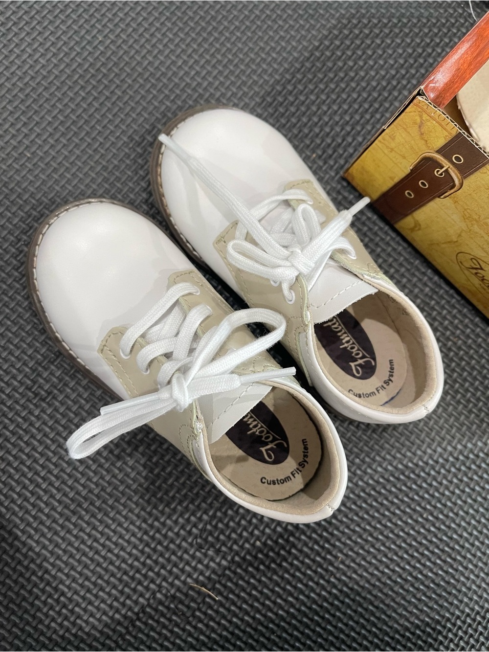 FootMates White and Cream Kids Dress Lace-Up Shoes